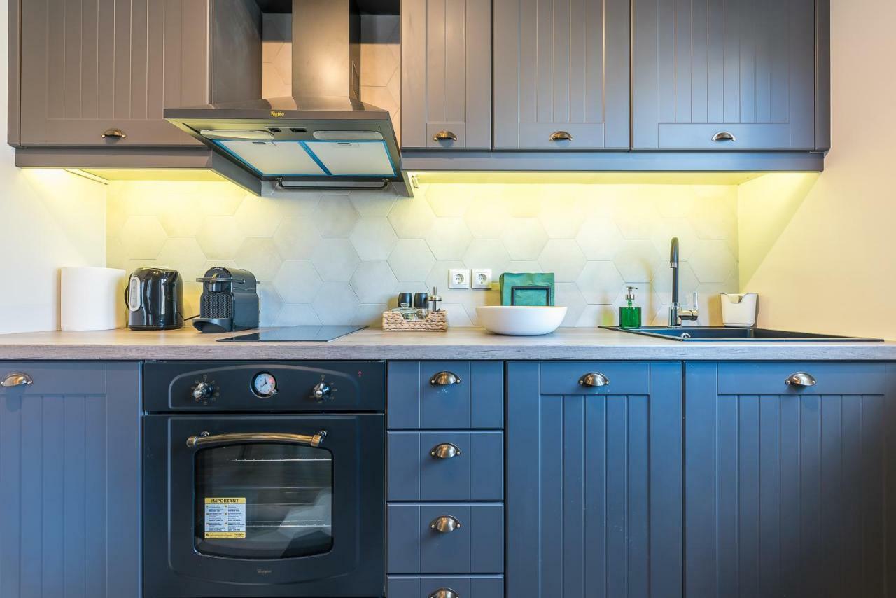 "Sunbow Olive"- Boutique Apartment In Dowtown Athena Bagian luar foto