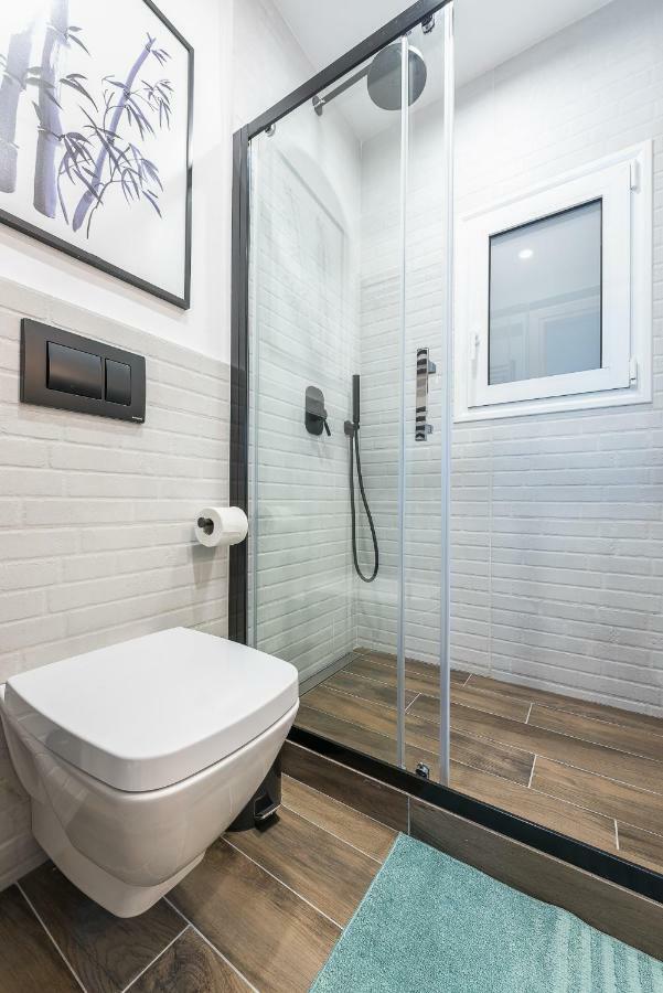 "Sunbow Olive"- Boutique Apartment In Dowtown Athena Bagian luar foto