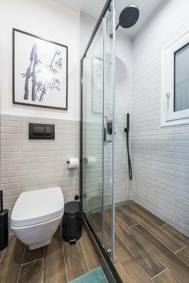 "Sunbow Olive"- Boutique Apartment In Dowtown Athena Bagian luar foto